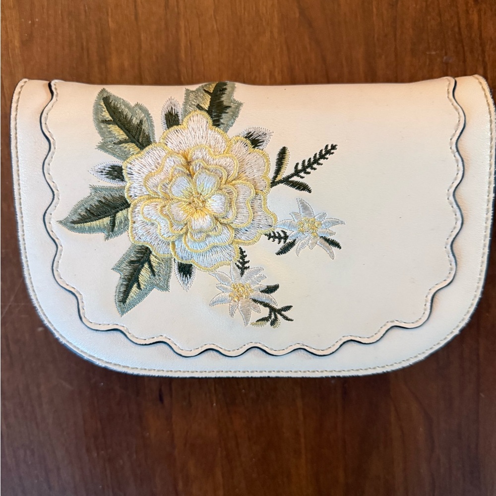 Floral Embroidered Cream Clutch